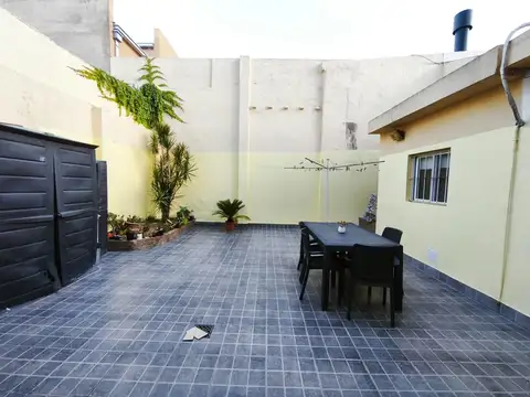 Depto Tipo Casa 4 ambientes con 2 baños