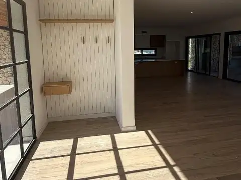 Casa 4 ambientes con 4 baños