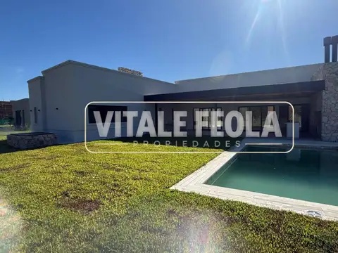 CASA EN VENTA TERRAVISTA 3 DORMS ESCRITORIO FINANCIA ESTRENA