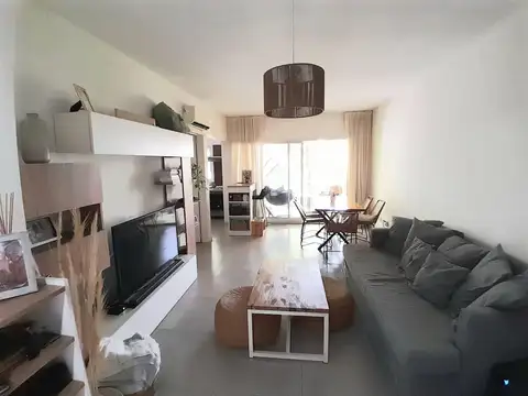 Departamento al frente en muy buena zona.