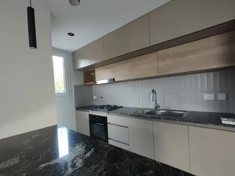 A estrenar, frente al parque, 2 dormitorios con placard, living comedor, cocina integrada. Balcón  