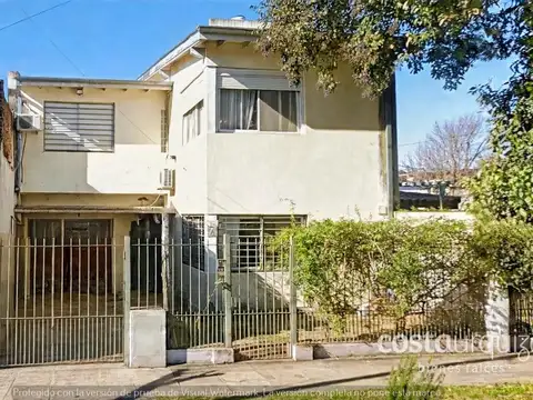 Casa en Villa Adelina, 5 dormitorios, jardín, cochera.