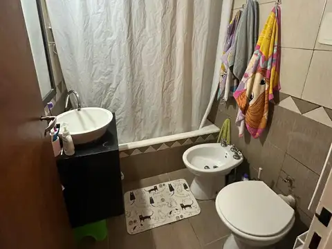 DEPARTAMENTO DE 2 AMBIENTES RECICLADO- EN PLANTA BAJA-46 M2 TOTALES