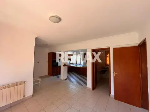 Casa 8 ambientes con 3 baños