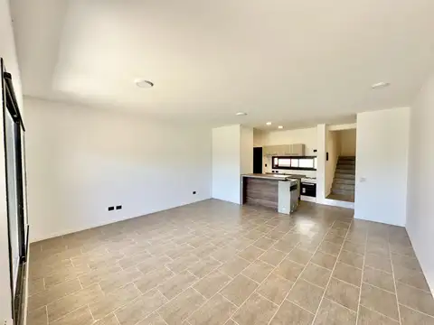 Dúplex en Venta. 2 dorm, patio con parrilla, cochera. Apto credito. Barrio Puerta del Sol, Campana