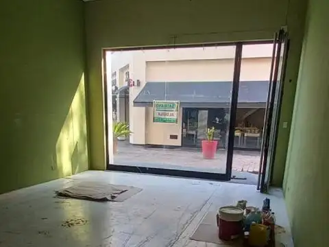 Local en Alquiler en Barrio el Cazador, $ 845.000