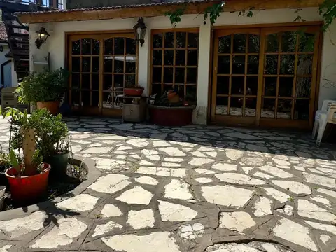 Casa en Venta con 3 cocheras