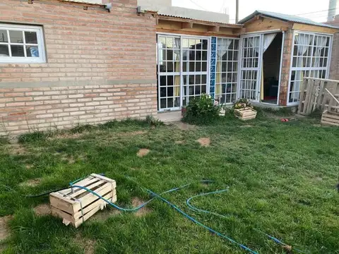 Casa 5 ambientes con 1 baño