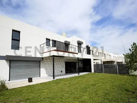 CASA EN VENTA EN GONNET (TIPO DUPLEX EN COMPLEJO CERRADO )