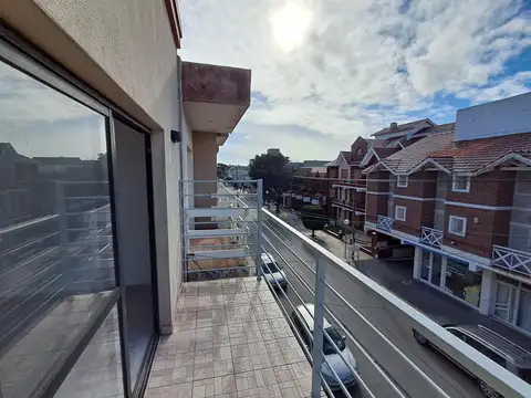 Departamento 3 Ambientes en Alquiler Anual a 100mts del mar.