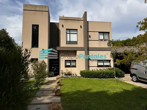 Casa en venta en Barrio Los Naranjos Canning sobre lote de 772 m2 APTA CREDITO