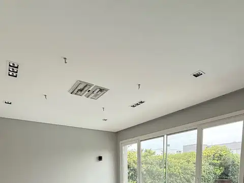 Casa 10 ambientes con 4 baños