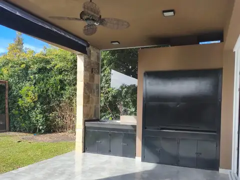 Casa en Alquiler Temporal con 4 cocheras