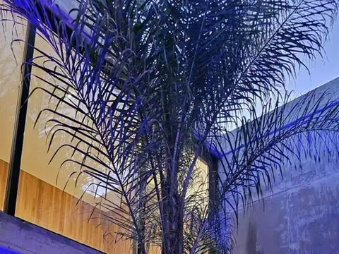 Casa 6 ambientes con 5 baños