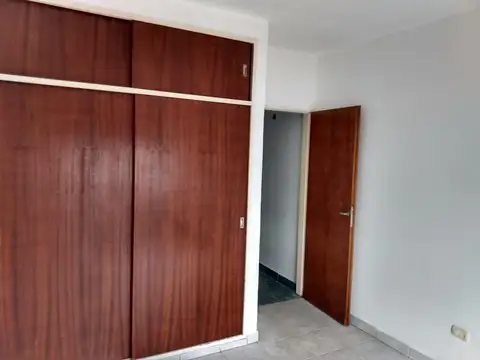 Departamento en Alquiler en Isidro Casanova, $ 350.000