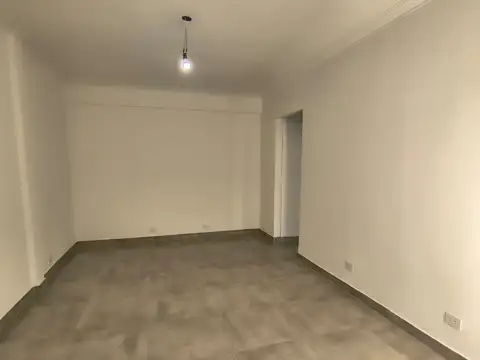 Pilar 700, Piso 1
