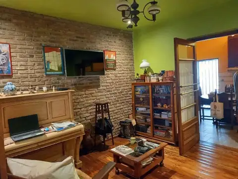 Casa 5 ambientes con 2 baños