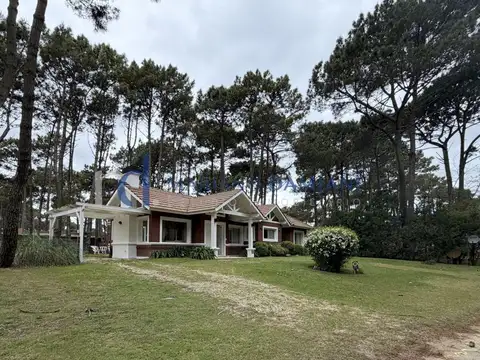 Casa 3 Dormitorios en Alquiler Temporario en Pinamar Zona Alamos
