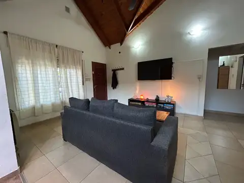 Casa 5 ambientes con 2 baños