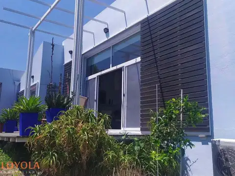 Casa 2 ambientes con 2 baños