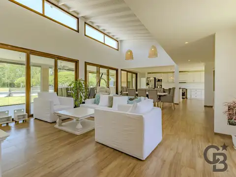 Casa en Venta en Campos de Roca 1 con 5 dormitorios, 550 m2 cub. y 5.500 de lote