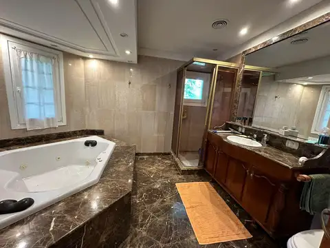 Casa 6 ambientes con 3 baños