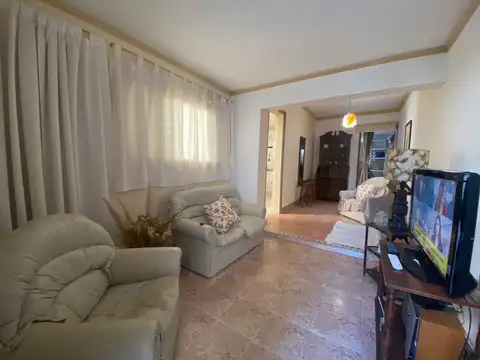 Depto Tipo Casa en Alquiler de 3 ambientes
