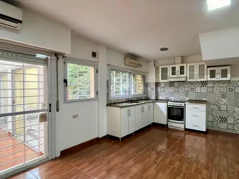 Depto Tipo Casa en Alquiler con 2 cocheras