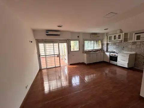 Depto Tipo Casa en Alquiler de 2 dormitorios