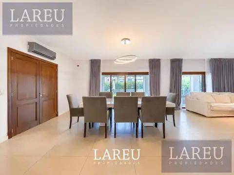 Casa en Venta con 4 cocheras
