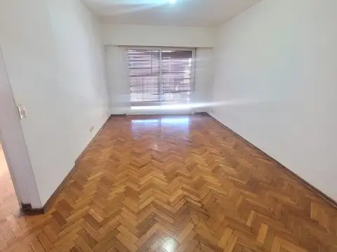 HERMOSO DEPARTAMENTO - DOS AMBIENTES - AMPLIO Y MUY LUMINOSO - BALCON CORRIDO - CERCA DE TODO