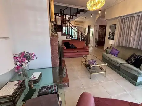 Casa 6 ambientes con 3 baños