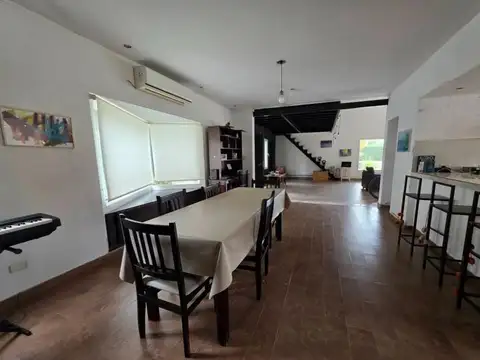 Casa en Venta con 3 cocheras