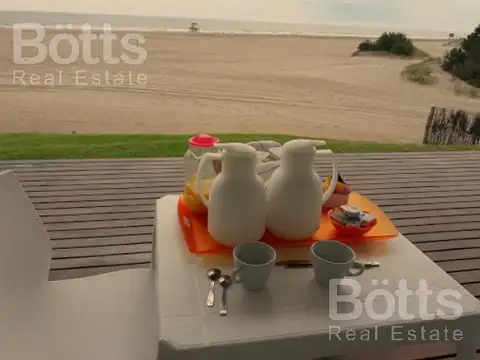 IMPECABLE DEPARTAMENTO FRENTE AL MAR  