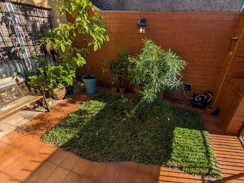 Depto Tipo Casa 4 ambientes con 2 baños