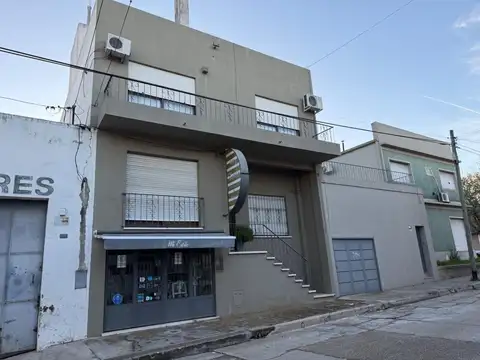 Casa. 3 dormitorios, 2 baños, garage y/o local y terraza.