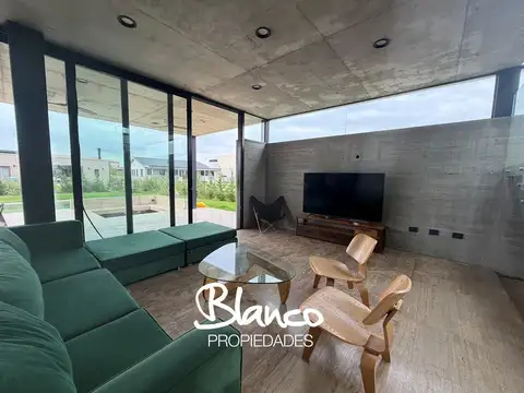 Casa 4 ambientes con 4 baños