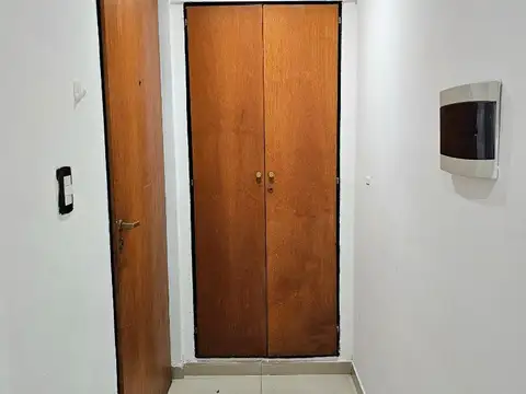 MONOAMBIENTE EN PLANTA BAJA CON PATIO EN VILLA BALLESTER CENTRO