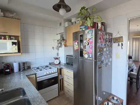 PISO DE 2 AMBIENTES FTE Y CTFTE CON AMPLIO BALCON ATERRAZADO. 81 M2 TOTALES.