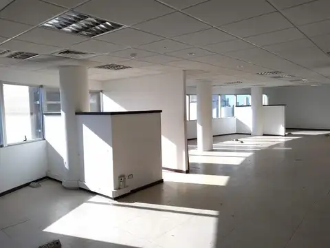 Edificio oficinas 3500 m2 Vte. López Venta A metros de Maipú/Estación Aristóbulo del Valle Cocheras