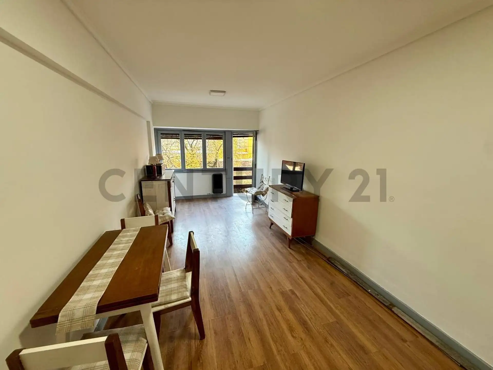 Depto 3 amb, 60m² con balcón y vista al frente — La Perla Sur