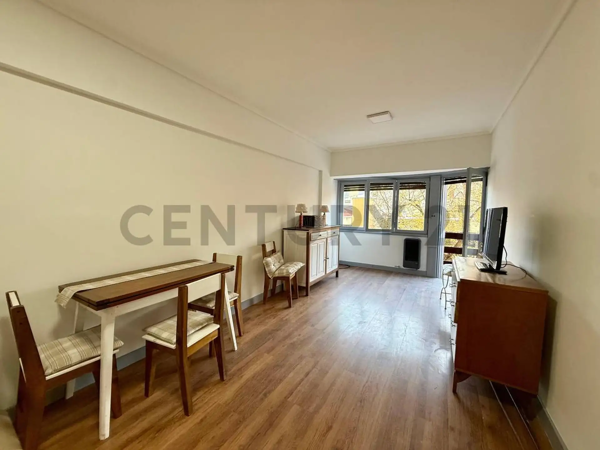Depto 3 amb, 60m² con balcón y vista al frente — La Perla Sur