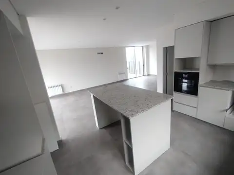 Casa en Alquiler con 2 cocheras
