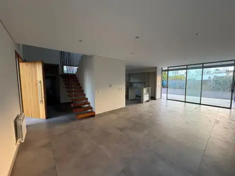 Casa en Alquiler en Maipu, USD 1.300