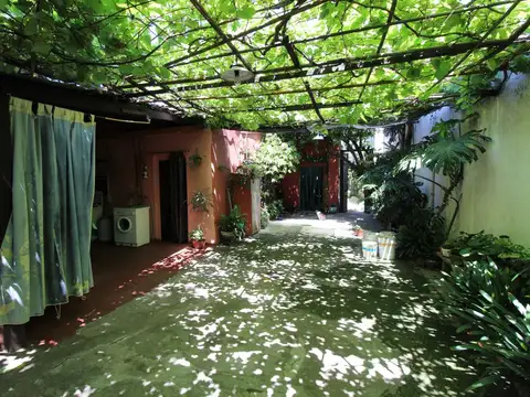 LOTE 8.66 X  42.34 CENTRO DE VILLA LUZURIAGA ESCUCHA OFERTA