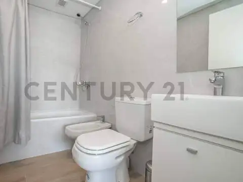 Venta 9 piso muy luminoso zona UADE, Capital Federal