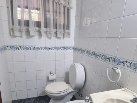 ### Excelente Casa tipo Chalet - 5 ambientes - Pileta - Parque - San Miguel ###