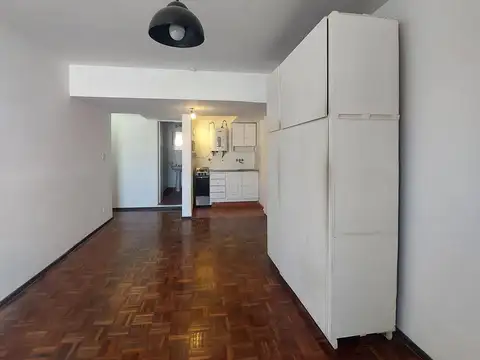 Monoambiente en alquiler, externo, zona del Río, balcón