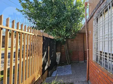 Casa 3 ambientes con 1 baño