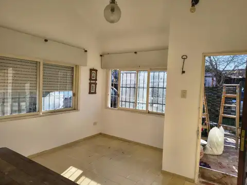 VENTA CASA 3 AMBIENTES CON PILETA Y JARDIN EN LOS POLVORINES